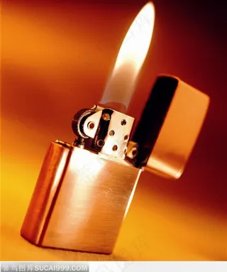 打开的打火机