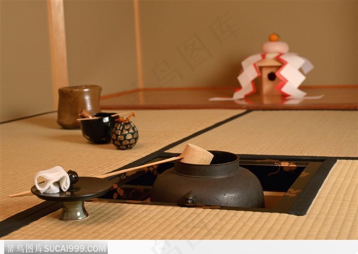 铺上的一系列餐具