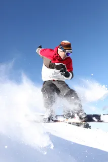 冬天雪山滑雪的人物 冬天雪山滑雪的人物