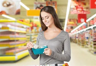 超市购物女子摄影高清图片