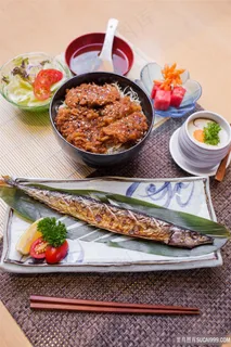 高清日本料理烤秋刀鱼炸猪排日式美食美食图片 高清日本料理烤秋刀鱼炸猪排日式美食美食图片