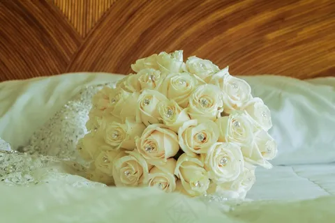 婚礼白色玫瑰花束图片