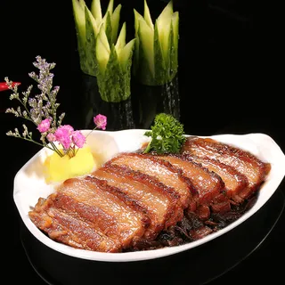 梅菜扣肉2餐饮快餐盖浇饭产品成品高清大图黑底圆盘