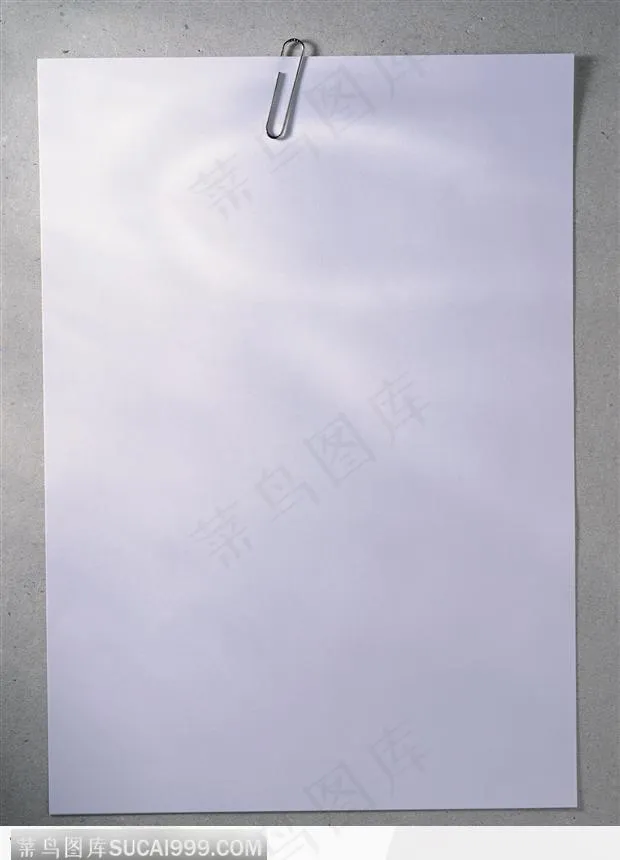 用回形针夹住的纸张