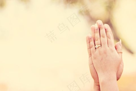 情侣击掌手势图片