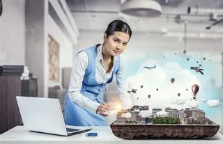 美女面前的创意城市建筑高清图片职场人物