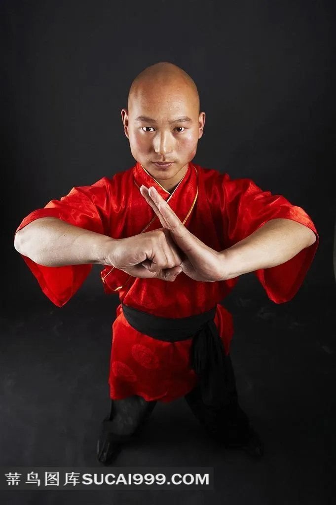 抱拳的红衣和尚素材