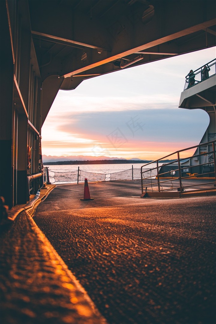 郊外夕阳下的风景