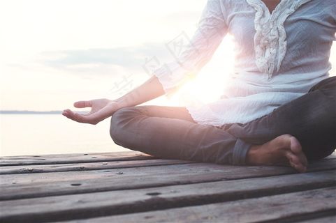 瑜伽动作的人物高清图