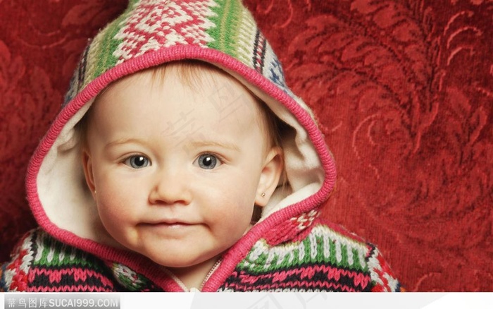 穿着特色服饰的婴儿