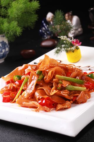 风味炒兔耳32元一份 (2)