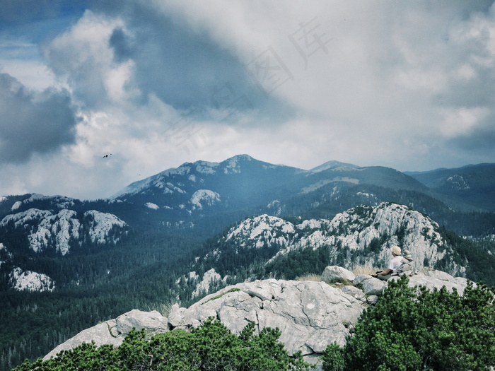 险峻山脉图片