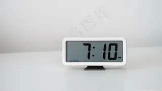 电子数字闹钟图片
