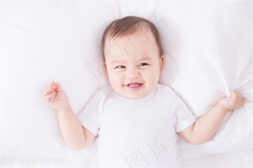 小男婴高清图片