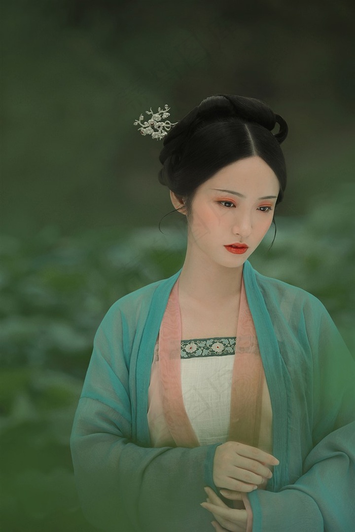 穿绿色古装美女图片