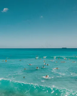海滩上冲浪人群图片