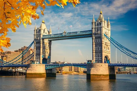 枫叶唯美欧式桥梁风景画 枫叶唯美欧式桥梁风景画