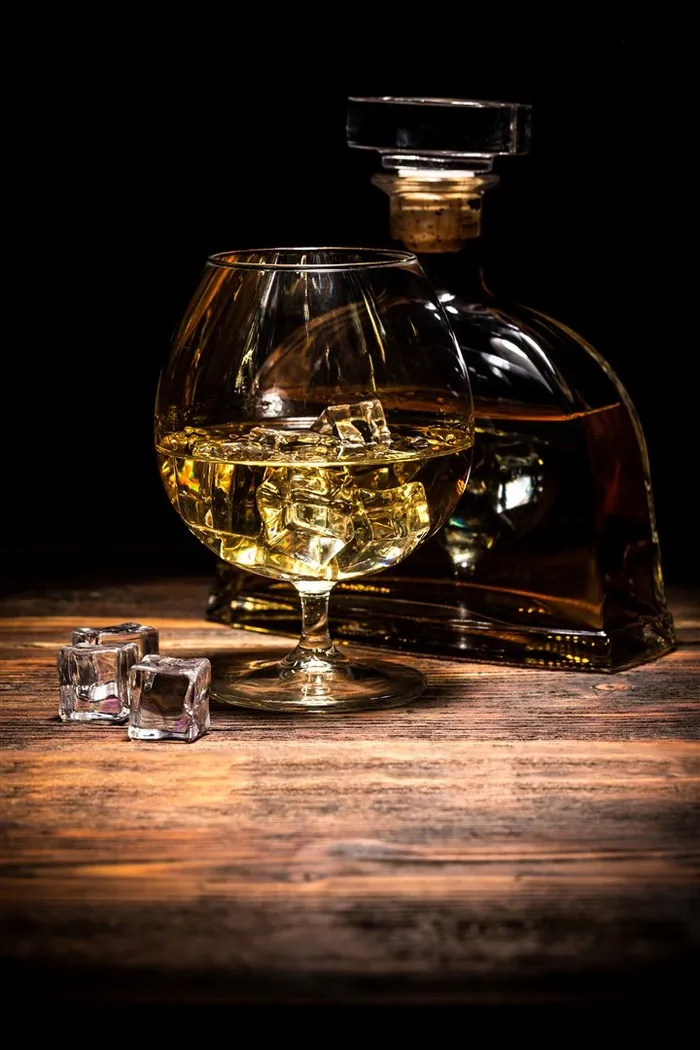 一杯冰镇的香槟酒