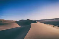 荒芜的沙漠风光