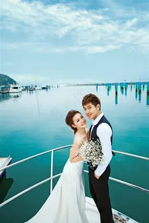 时尚恋人婚纱港口外拍特写 时尚恋人婚纱港口外拍特写