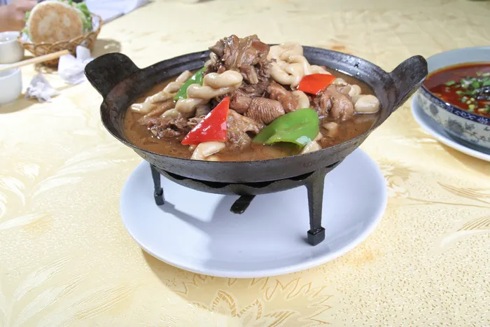 2小公鸡沾卷子 小蜜蜂.jpg