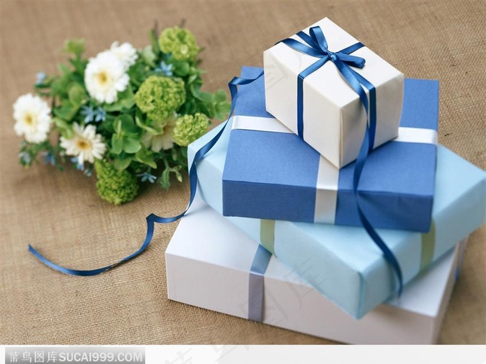 依次叠着的小盒子