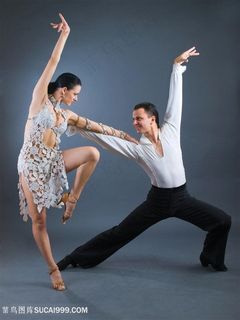 正在练习拉丁舞的男女