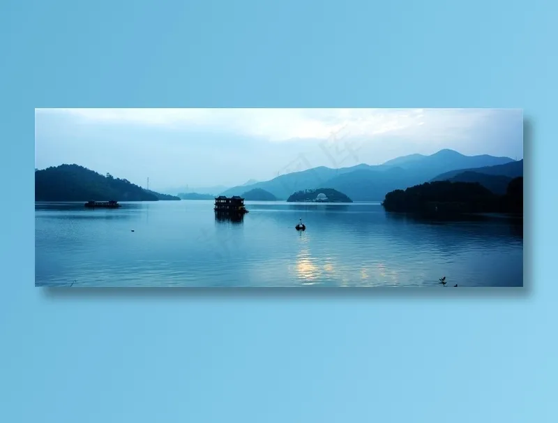 远景湖面上的游船