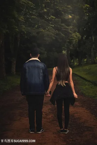 情侣浪漫牵手背影图片