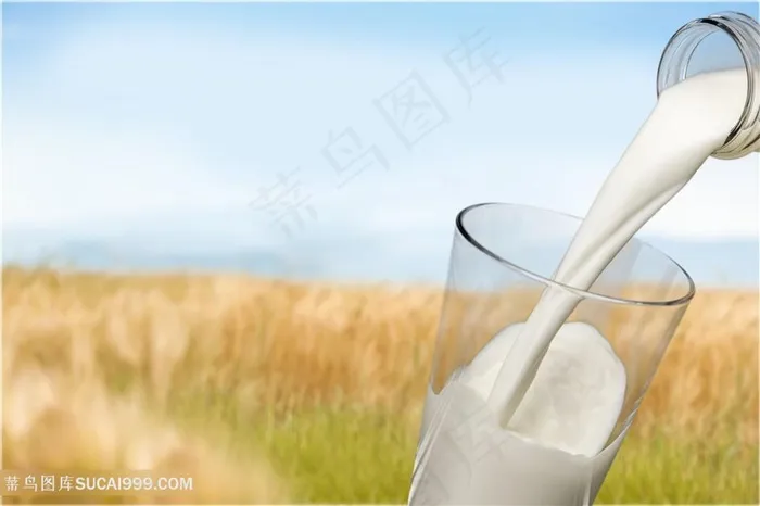新鲜的牛奶与户外美景高清