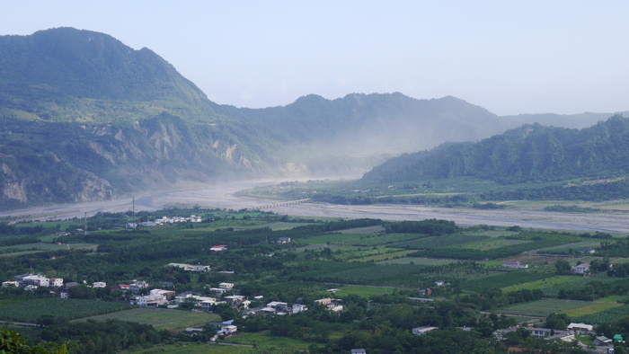 俯拍纵横交错田园风光