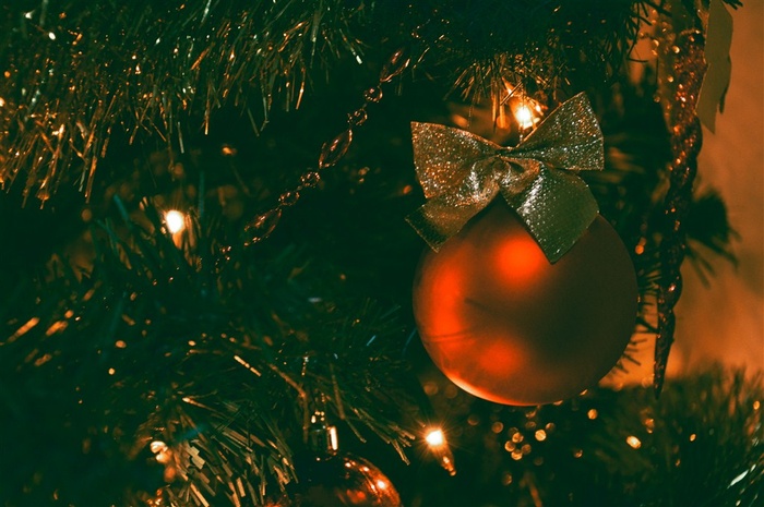 圣诞树上的小饰品高清图