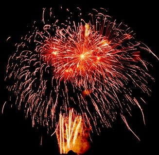 天空绚丽多彩烟花图片