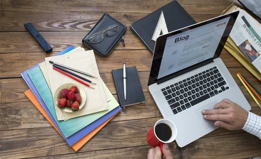 学习用品和用电脑工作的人