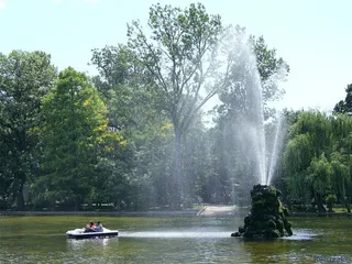 城市壁纸之泉水