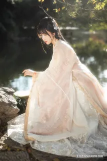 翩翩白衣古装古风写真清纯女孩图片