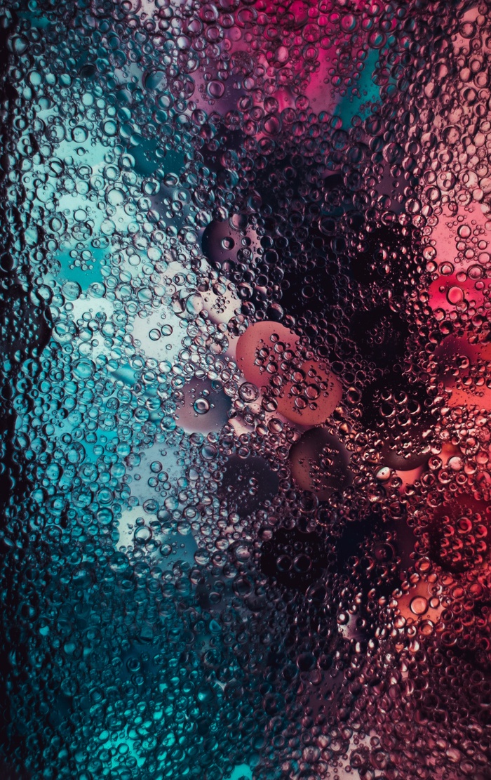 红色和蓝色水滴