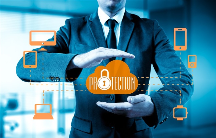 男子手中的互联网标志高清图片