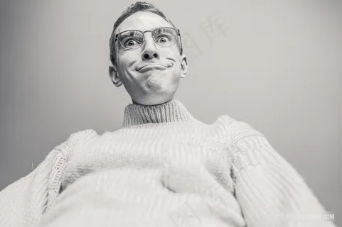 表情夸张的男性搞怪图片