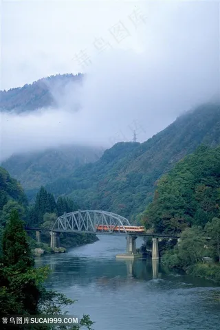 唯美湖畔山林壁纸