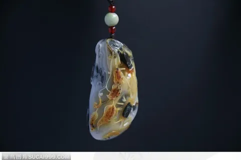 传统工艺-雕刻精美的秋叶玉吊坠 传统工艺-雕刻精美的秋叶玉吊坠