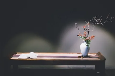 禅意花瓶与书.jpg 禅意花瓶与书.jpg