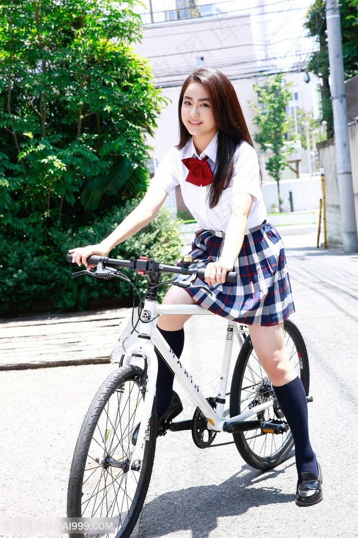 骑单车的日本清纯美女平祐奈图片