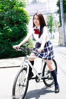 骑单车的日本清纯美女平祐奈图片 骑单车的日本清纯美女平祐奈图片