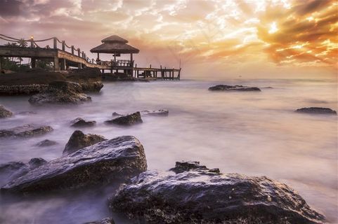 唯美木桥凉亭海洋风景图片