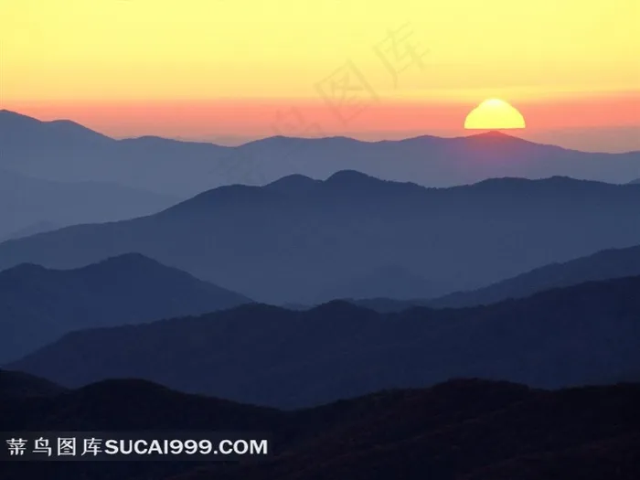 唯美日出群山图