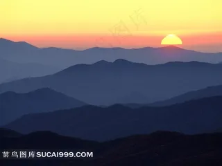 唯美日出群山图