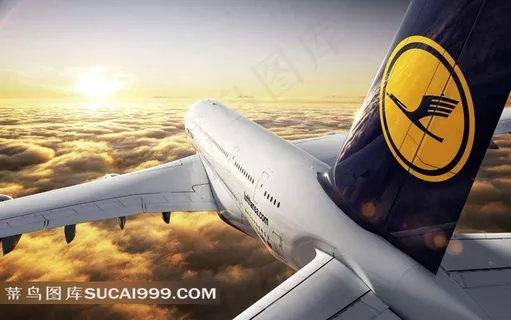 云朵上飞向太阳的客机