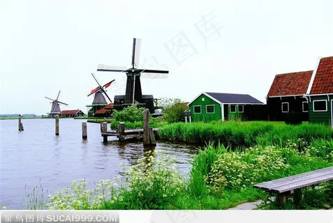 湖边风车