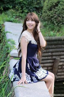 超清韩国美女明星李恩慧户外写真图片